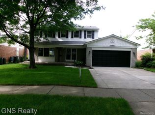 22541 Corteville St, Saint Clair Shores, MI 48081