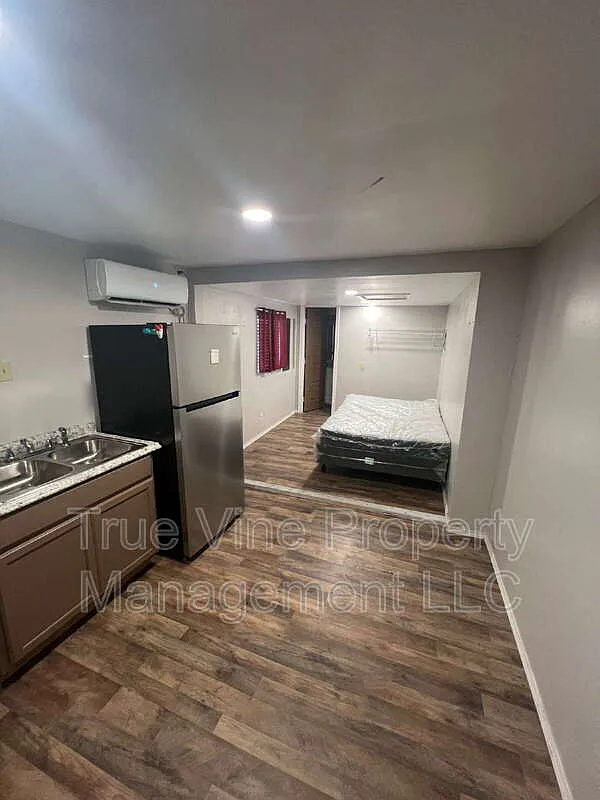 1 bed, 1.0 bath, 550 sqft, $1,100 — Photo 2