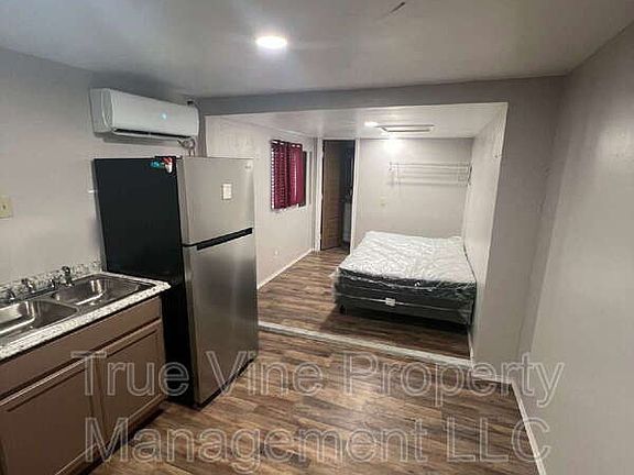 2nd image of 1202 Division Ave