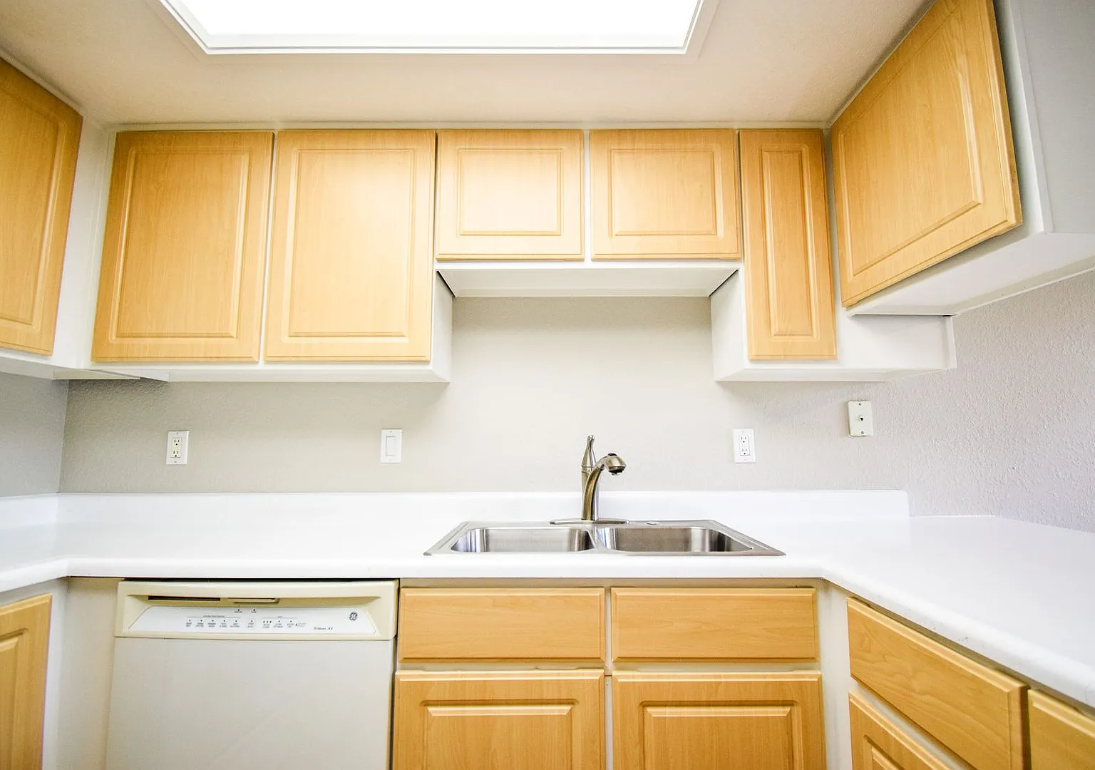 Beautiful condo in Murrayhill Woods — Photo 4