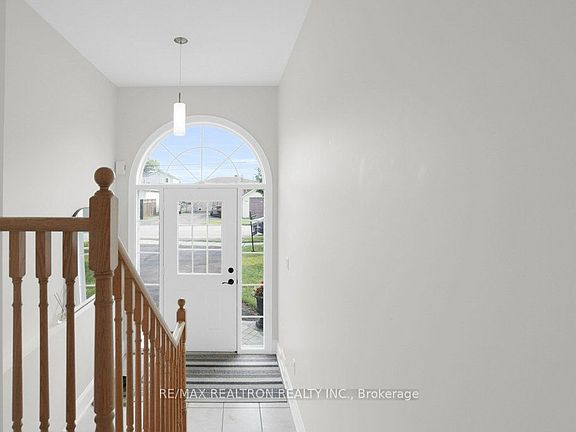3rd image of 121 Riverglen Dr