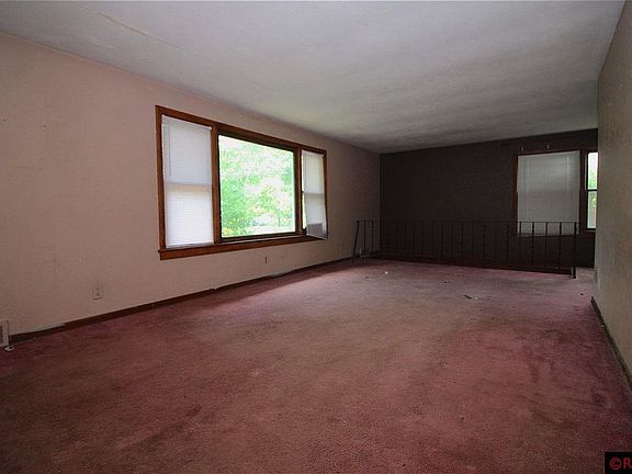 3rd image of 412 E Lime St