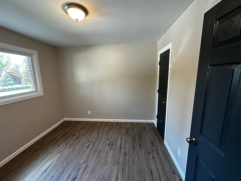 175 Custer St — Photo 9
