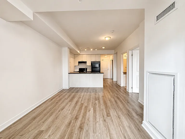 85 Robinson St #906 — Photo 3
