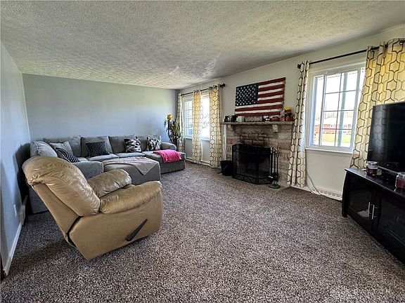 4th image of 936 Livingston Dr