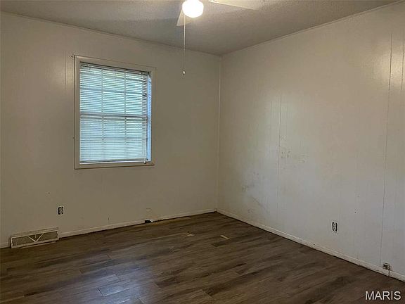 5th image of 411 Medler St