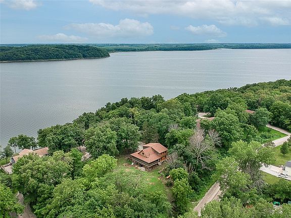 3rd image of 123 Sunset Dr