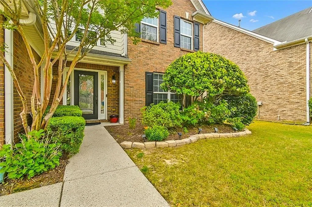 5 bed, 3.0 bath, 2832 sqft, $2,700 — Photo 3