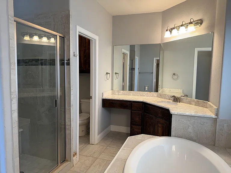 2417 Kingsgate Dr — Photo 16