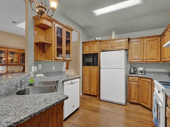 4th image of 6202 Oakcrest Ln