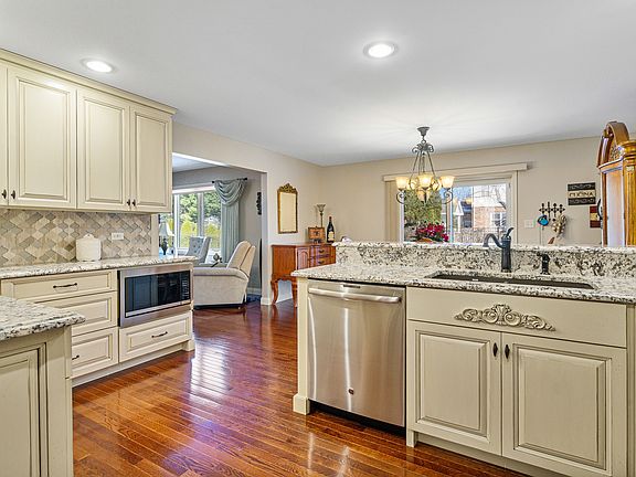 5th image of 732 Teal Dr