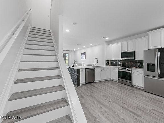 5th image of 4220 HIGHWOOD Drive
