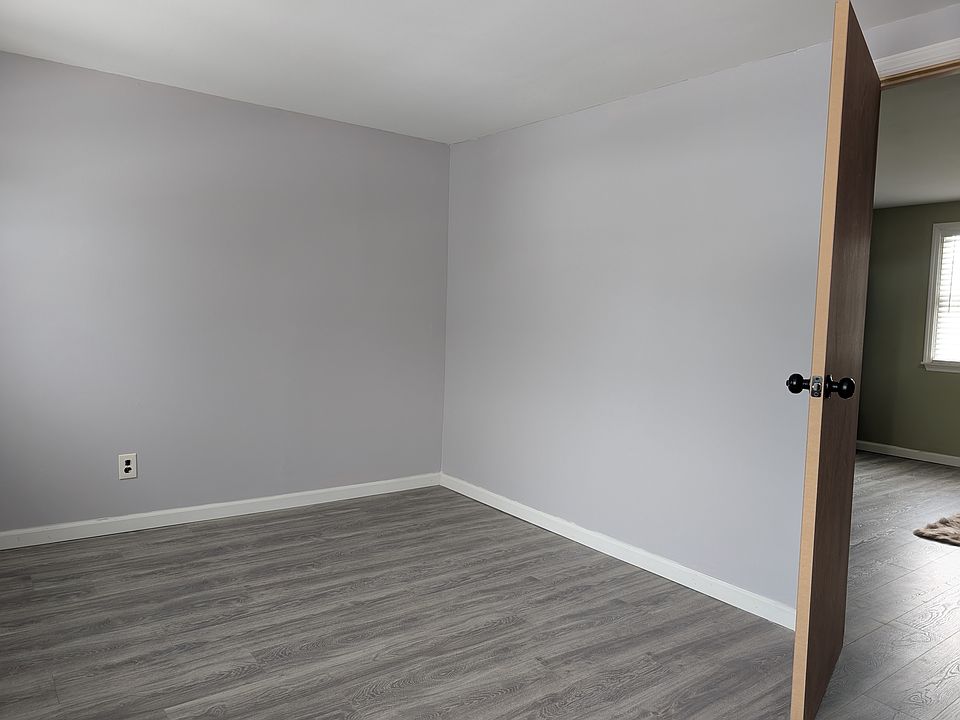 1st image of 18 Bonnybill Dr #1
