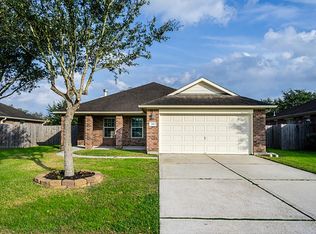 214 Colony Lake Ln, Dickinson, TX 77539