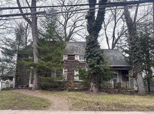 89 Linmouth Rd, Malverne, NY 11565