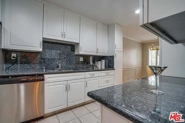 321 N Palm Dr #5 — Photo 12