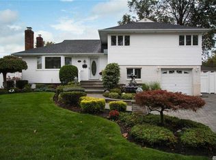 308 Banbury Rd, Massapequa, NY 11758