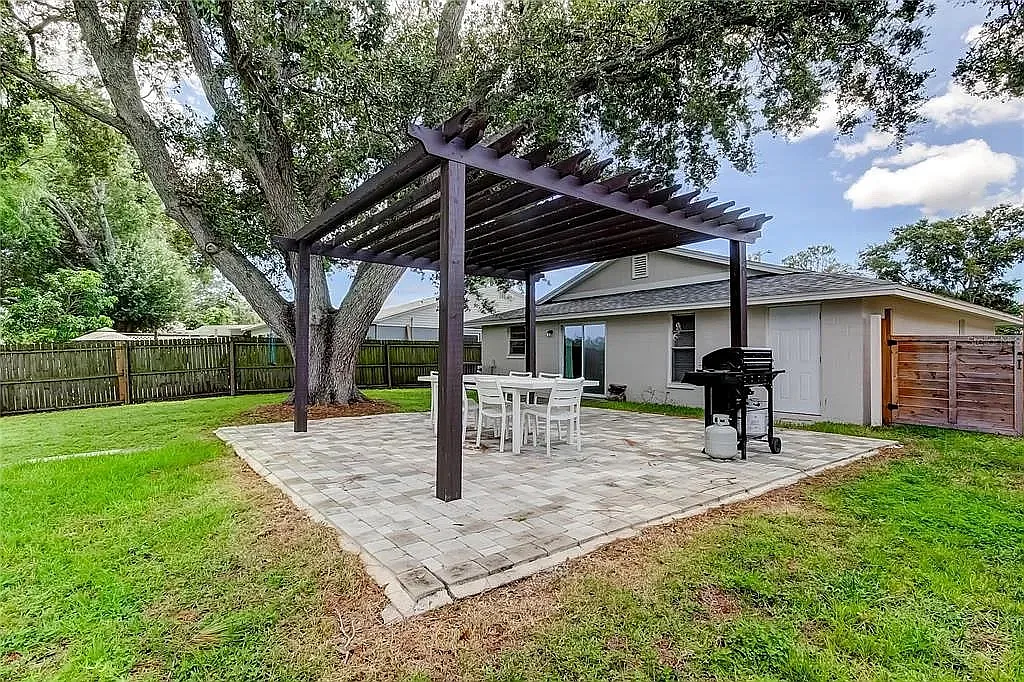 3 bed, 1250 sqft, $2,987 — Photo 2