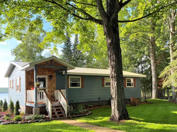 13818 Bayview Dr, Lanse, MI 49946