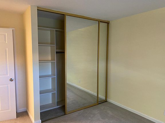 3rd image of 5024 Bridgepointe Pl