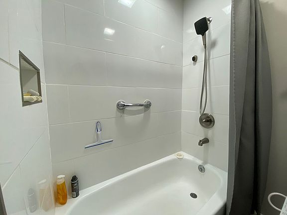 4th image of 704 Dunbar Dr
