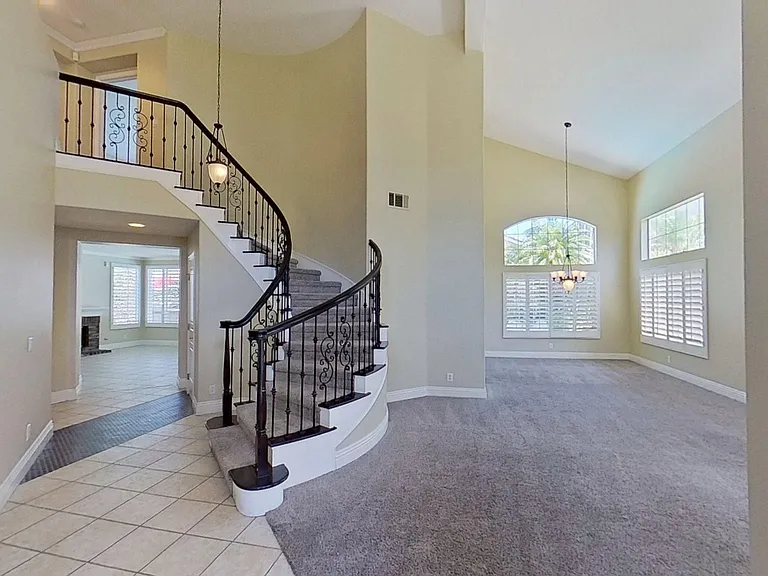4749 E Bradford Ave — Photo 3