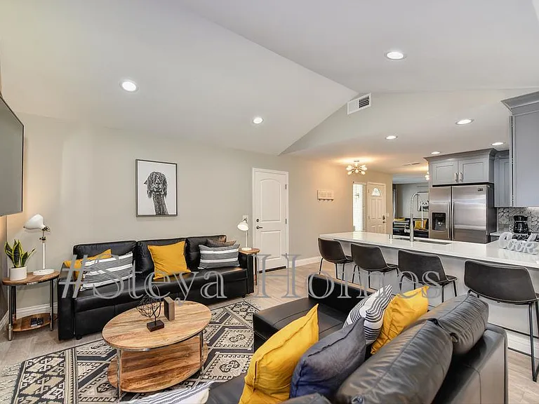 7101 Stanford Oak Dr — Photo 3
