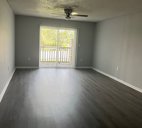 2nd image of 2206 Carillon Pl