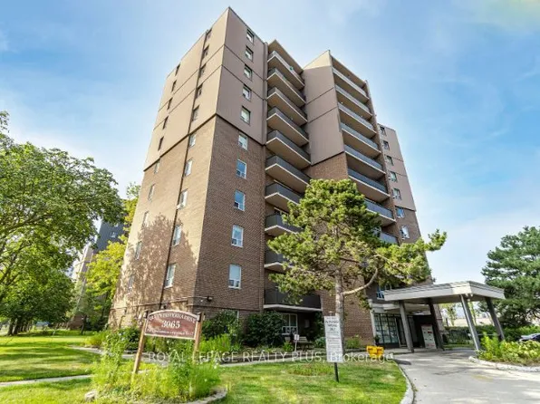 3065 Queen Frederica Dr #402, Mississauga, ON L4Y 3A3