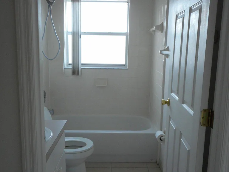 2219 Justin Ave — Photo 17