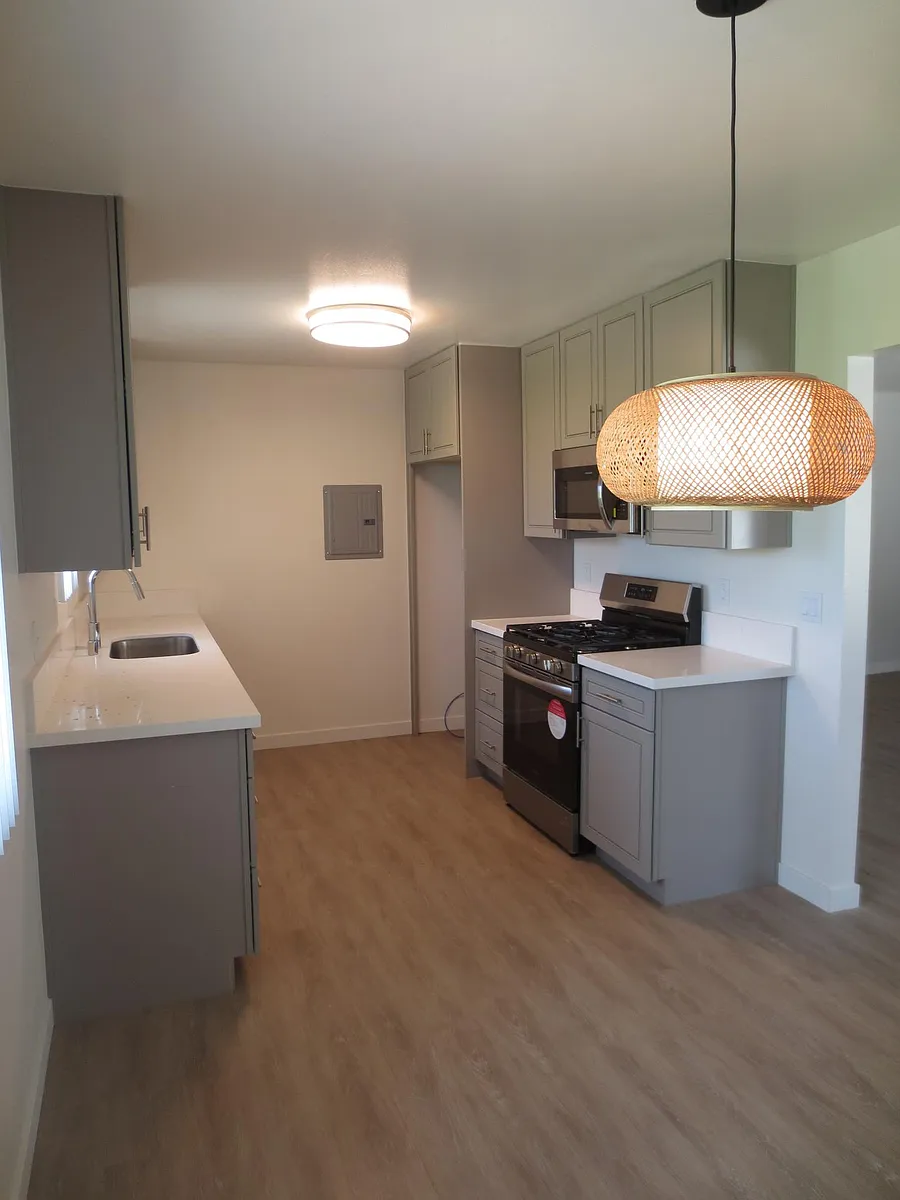 Building Photo - 12360 Arrowhead St #4