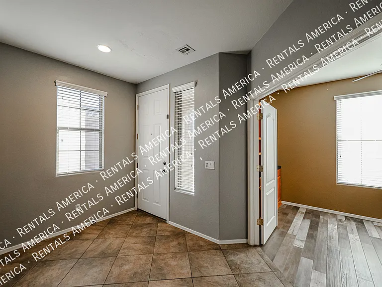 2614 W Florentine Rd — Photo 11