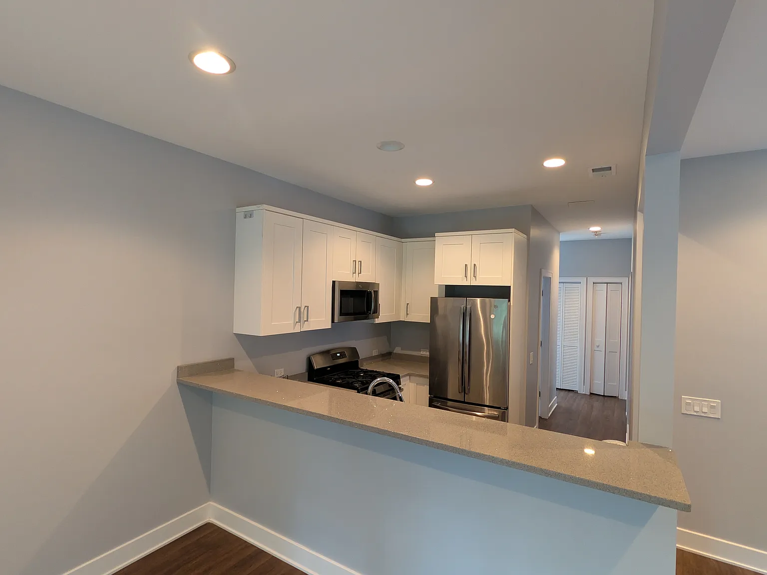 3 bed, 1400 sqft, $3,000 — Photo 2