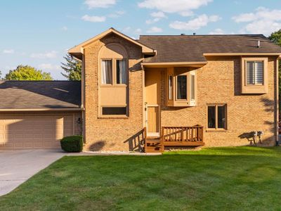 35375 Blue Spruce Dr, Farmington, MI, 48335