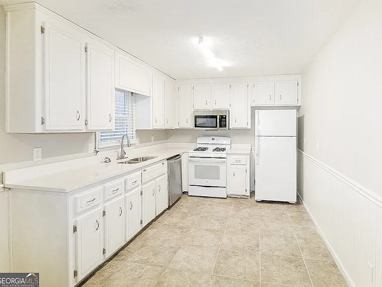 3138 Calumet Cir NW — Photo 8