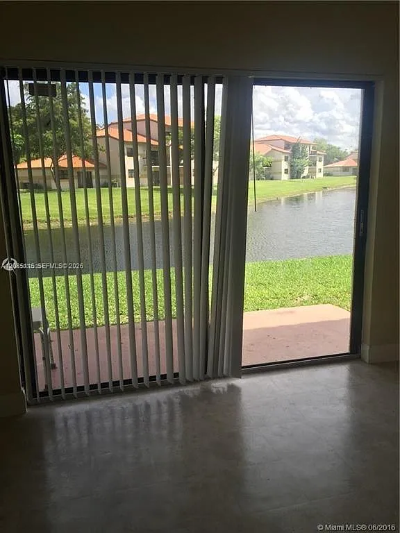 2 bed, 986 sqft, $2,000 — Photo 2