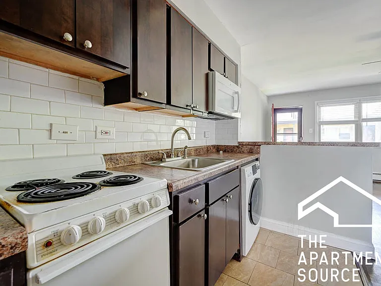 1743 W Bryn Mawr Ave #18 — Photo 2