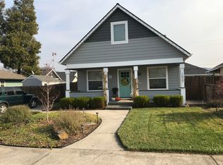 1027 Rainwood Ln, Grants Pass, OR 97527