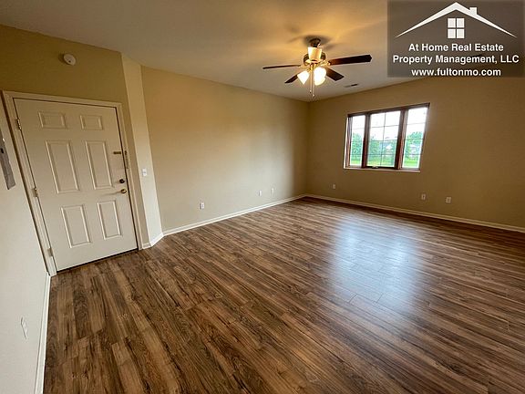 3rd image of 2606 N Bluff St #210