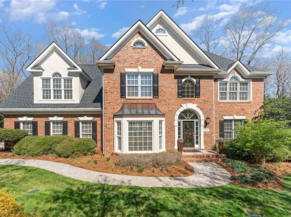 315 Winrow Dr, Jamestown, NC 27282