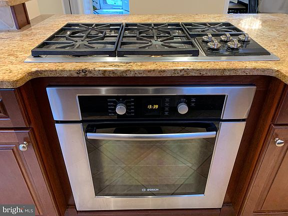 4th image of 2 Remington Cir