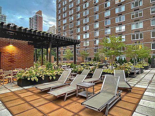 3rd image of 343 E 93rd St #10E