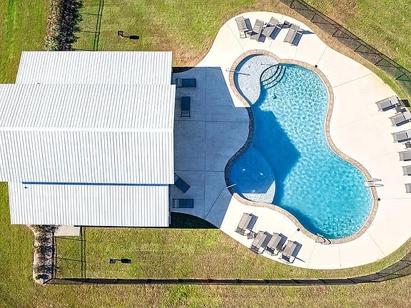 5th image of 202 Cattle Dr