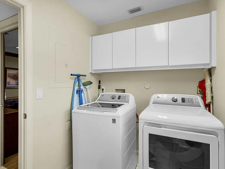 222 Legendary Cir — Photo 49