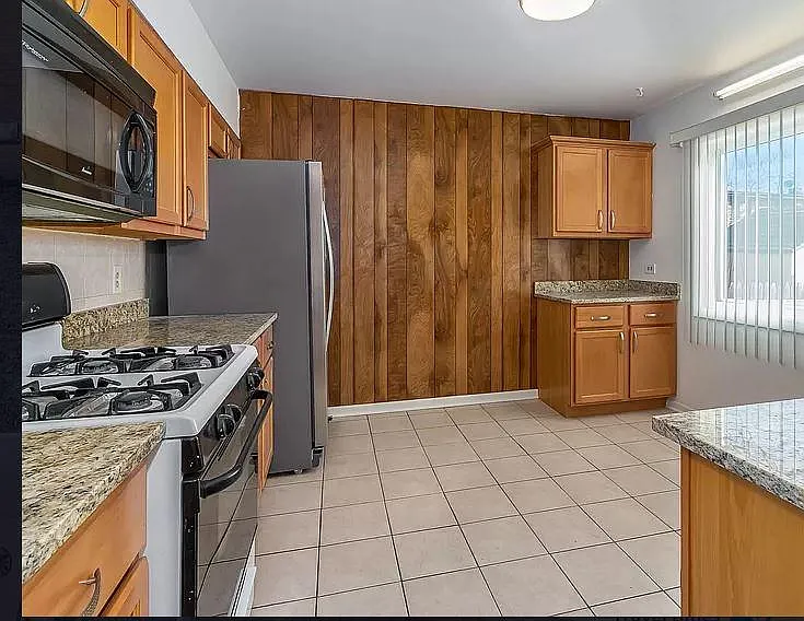 615 Maple Ct #615 MAPLE CT — Photo 10