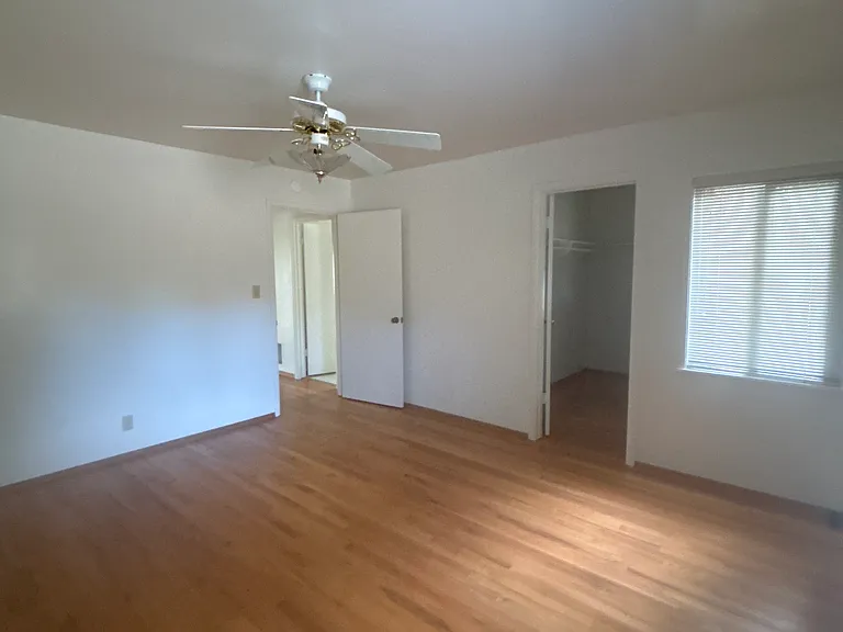 1900 Meadowbrook Dr — Photo 12