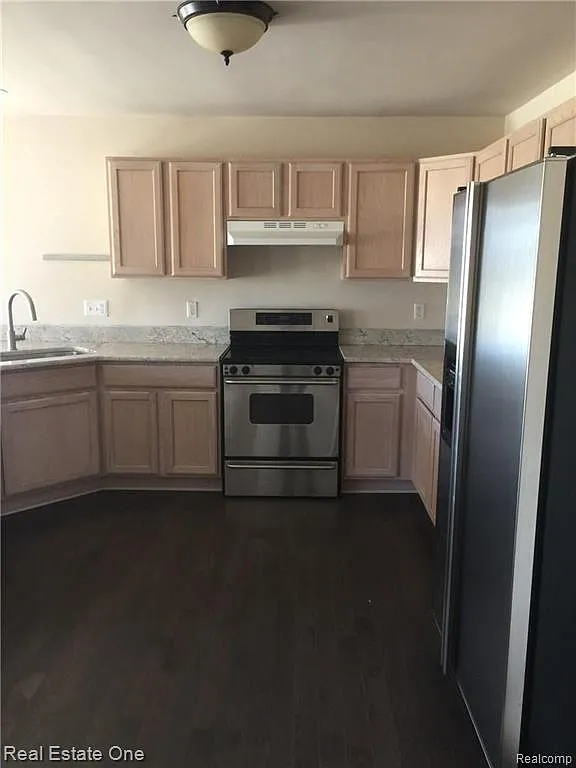 4 bed, 2.5 bath, 2494 sqft, $3,990 — Photo 2