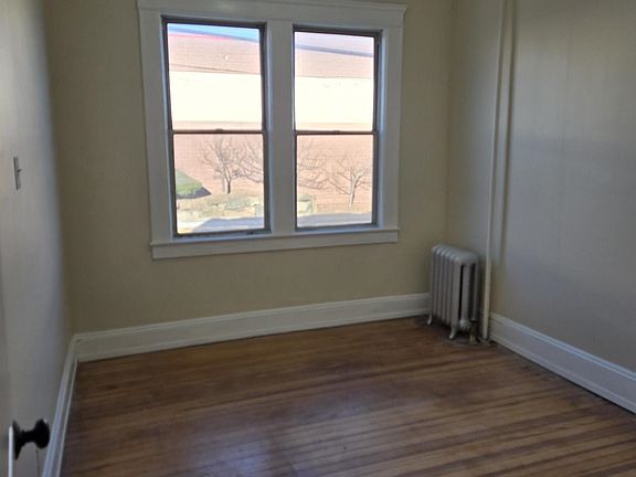 5th image of 436 Anderson Ave Basement 2