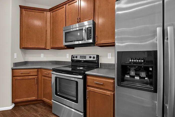 4 bed, 3.0 bath, 1877 sqft, $2,395 — Photo 4