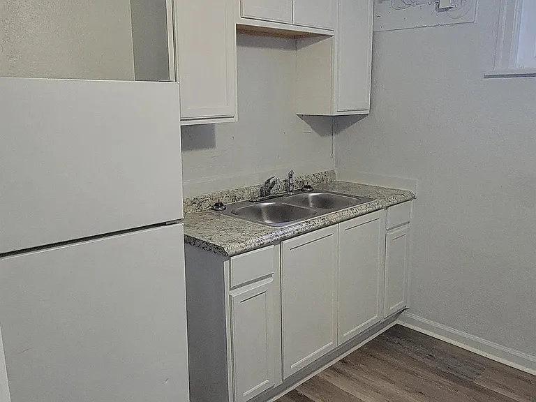 50 N University Ave #6 — Photo 3